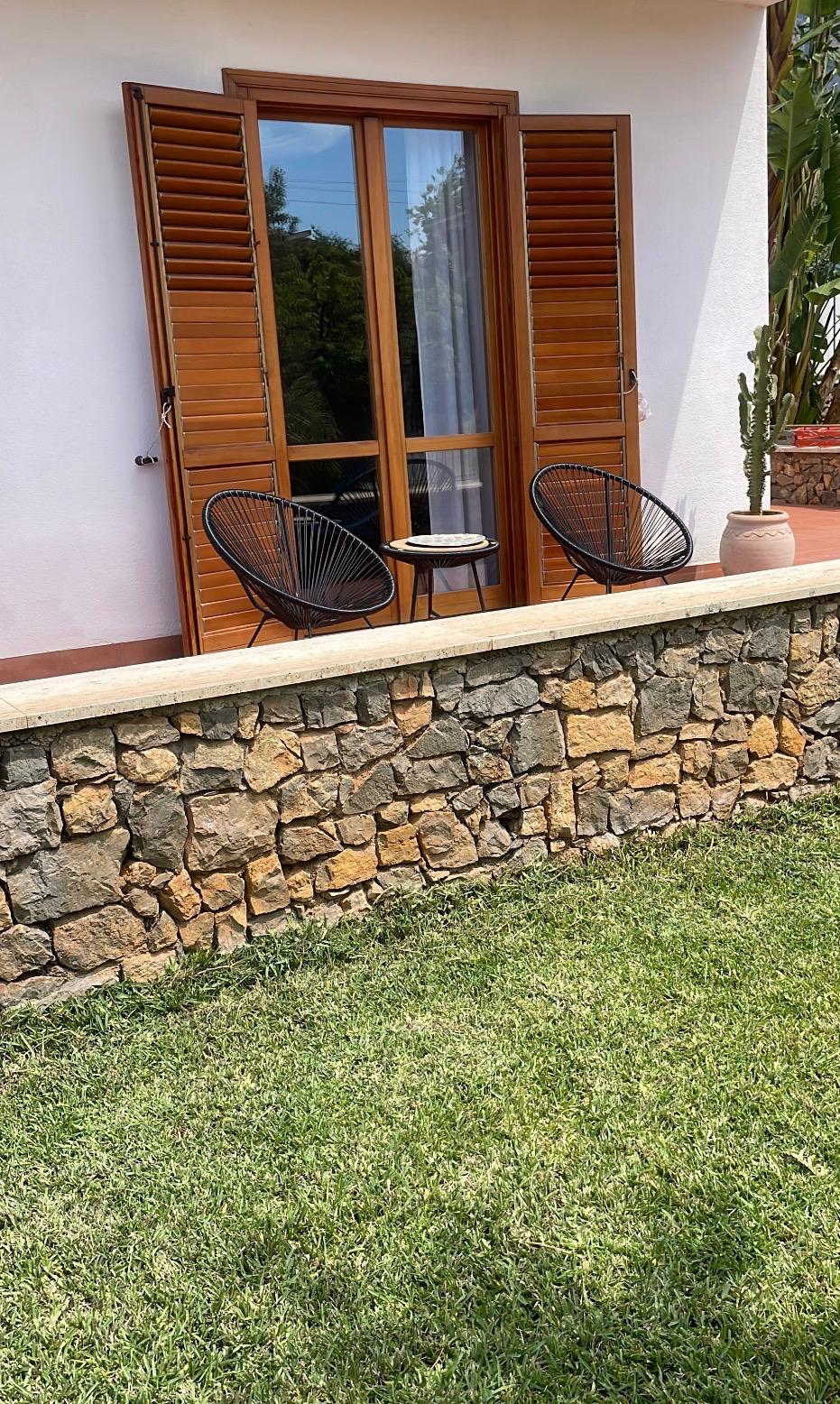 Exterior of Villa Lisa with stone wall